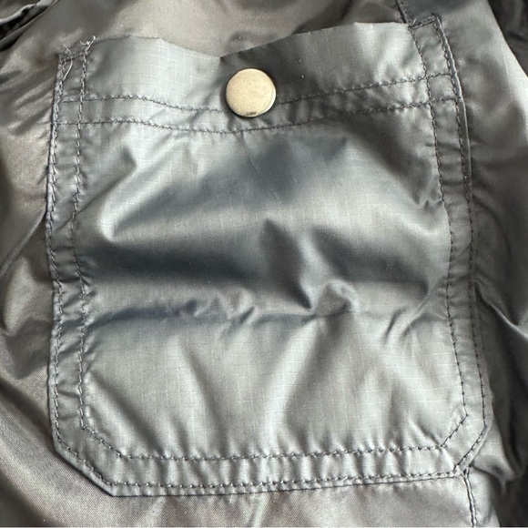 GAP Boys Navy Blue Down Vest - Picture 9 of 10